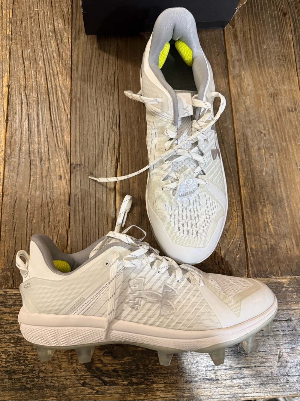 Under Armour Men’s White Baseball Cleat with Neon Yellow Accents